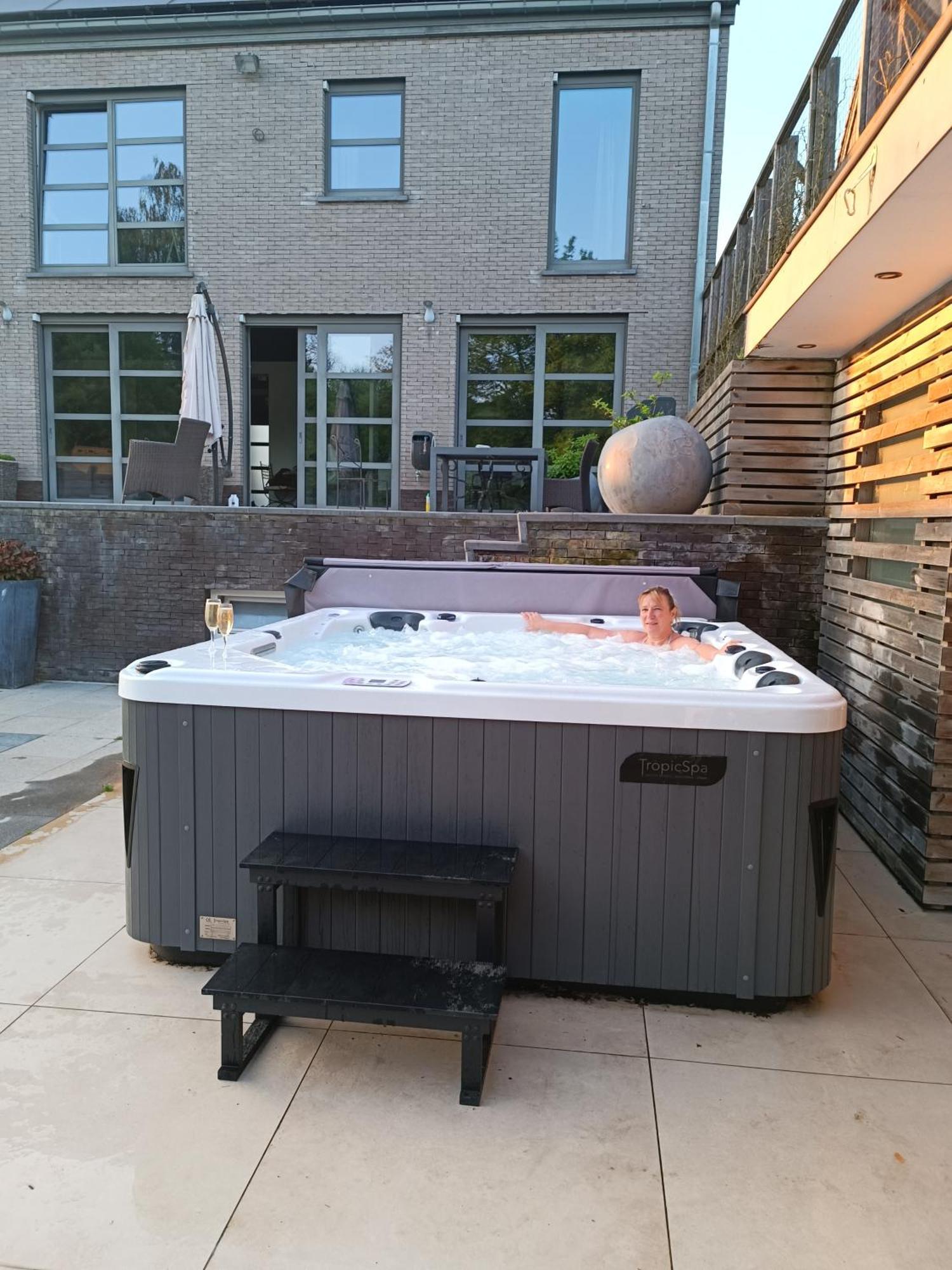 Appartement 5 Personnes Avec Acces Piscine Et Jacuzzi Villers-la-Ville ภายนอก รูปภาพ